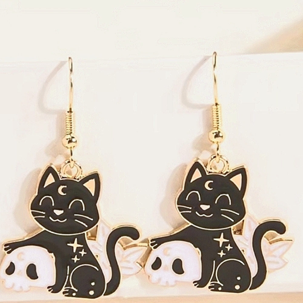 Halloween Earrings Spooky Cat on Skull NEW